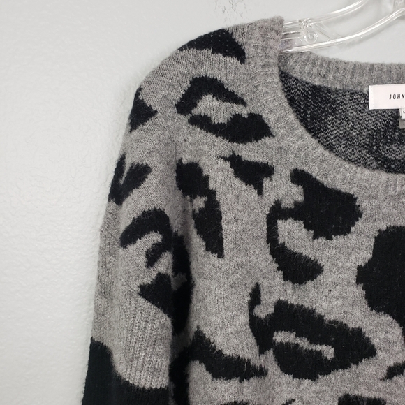 JOHN+JENN Leapord Print Striped Sleeve Semi Cropped Sweater Sz M - Picture 2 of 7